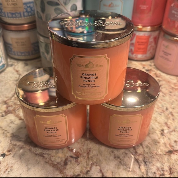 (ONE) B&BW/White Barn candle- 1x ORANGE PINEAPPLE PUNCH 3 wick candle NEW!!! - Picture 1 of 3